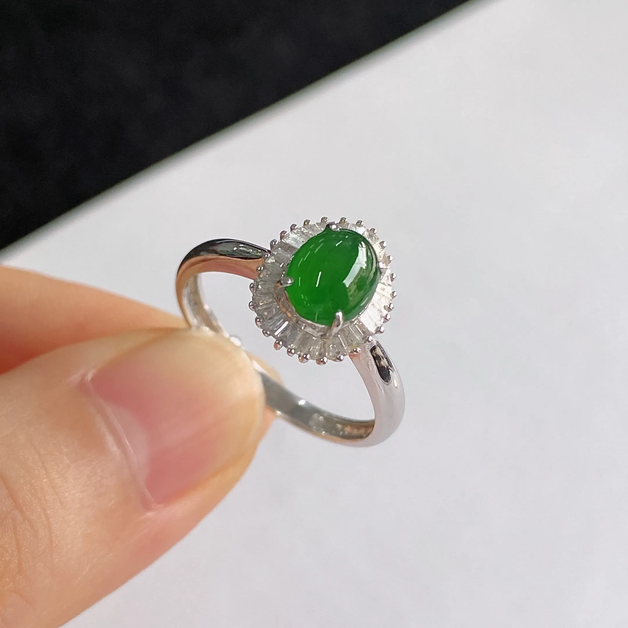 翡翠冰糯种绿色戒指，印记：G18K