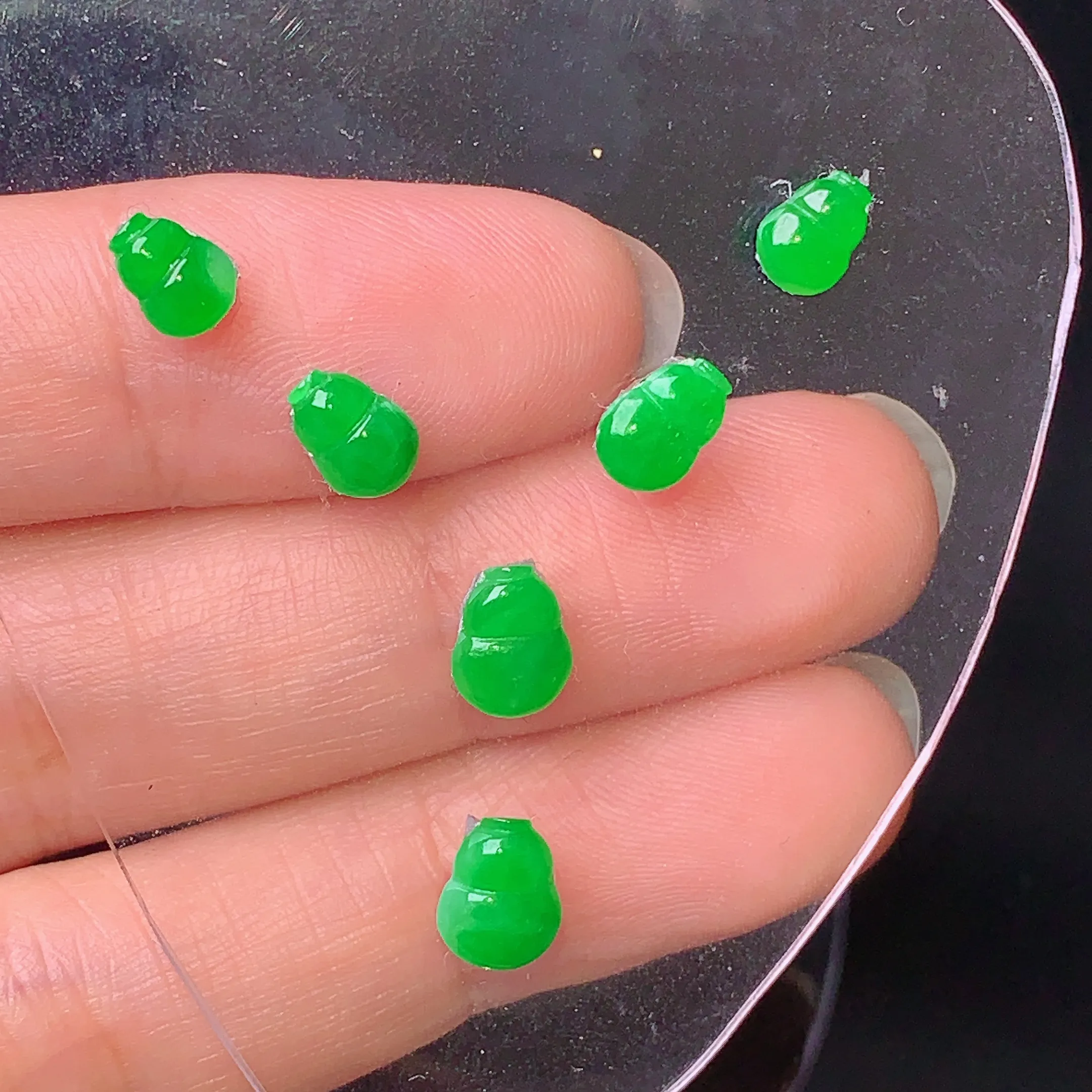 镶嵌款 满绿葫芦一手 玉质细腻 水润透亮 色泽艳丽 搭配绿色小蛋面 取一尺寸6.7*5.5*2.3