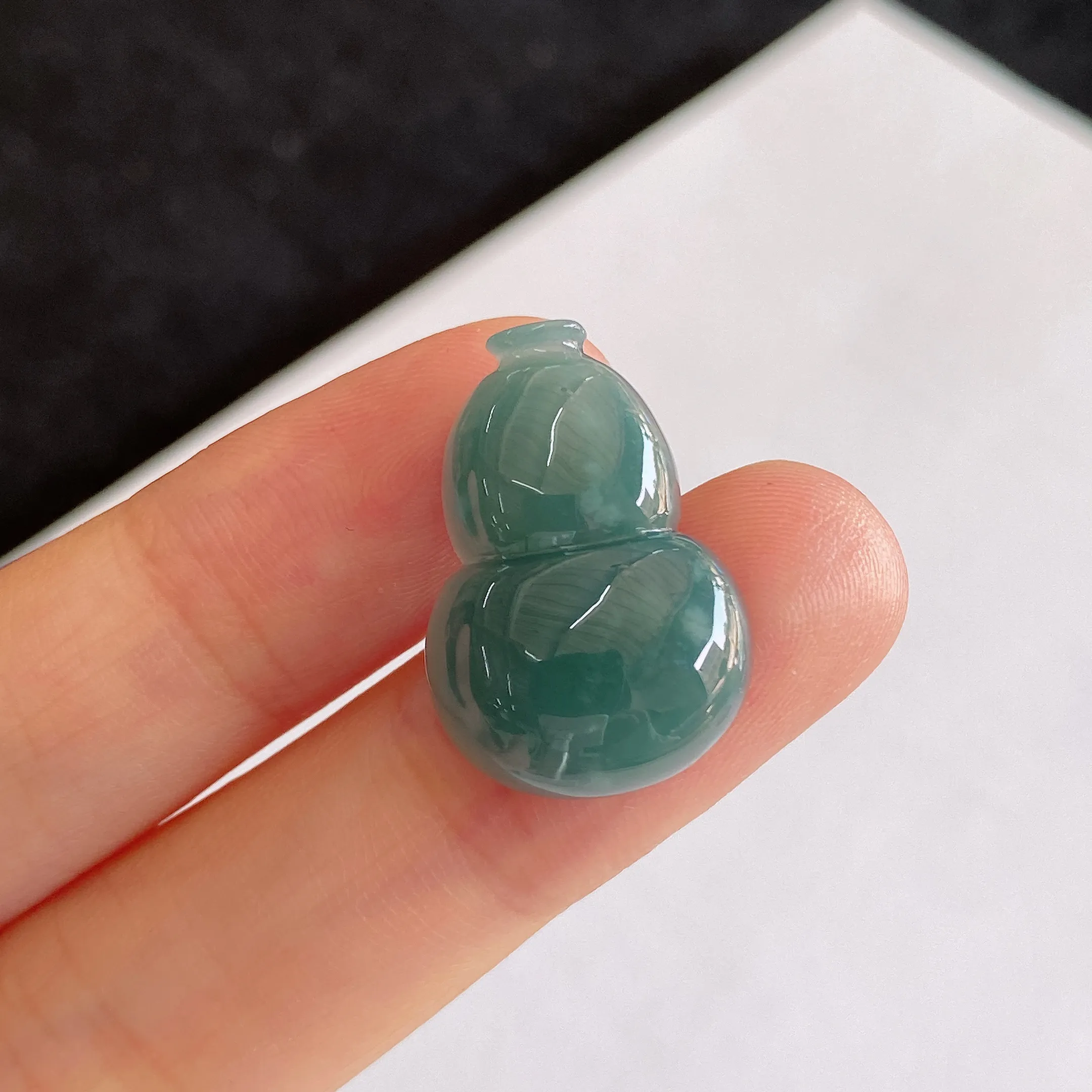 翡翠冰糯种蓝色葫芦