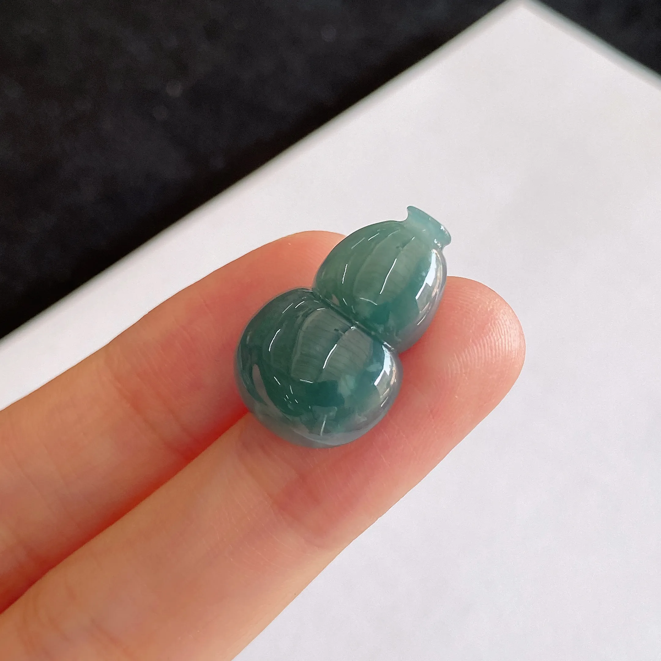 翡翠冰糯种蓝色葫芦