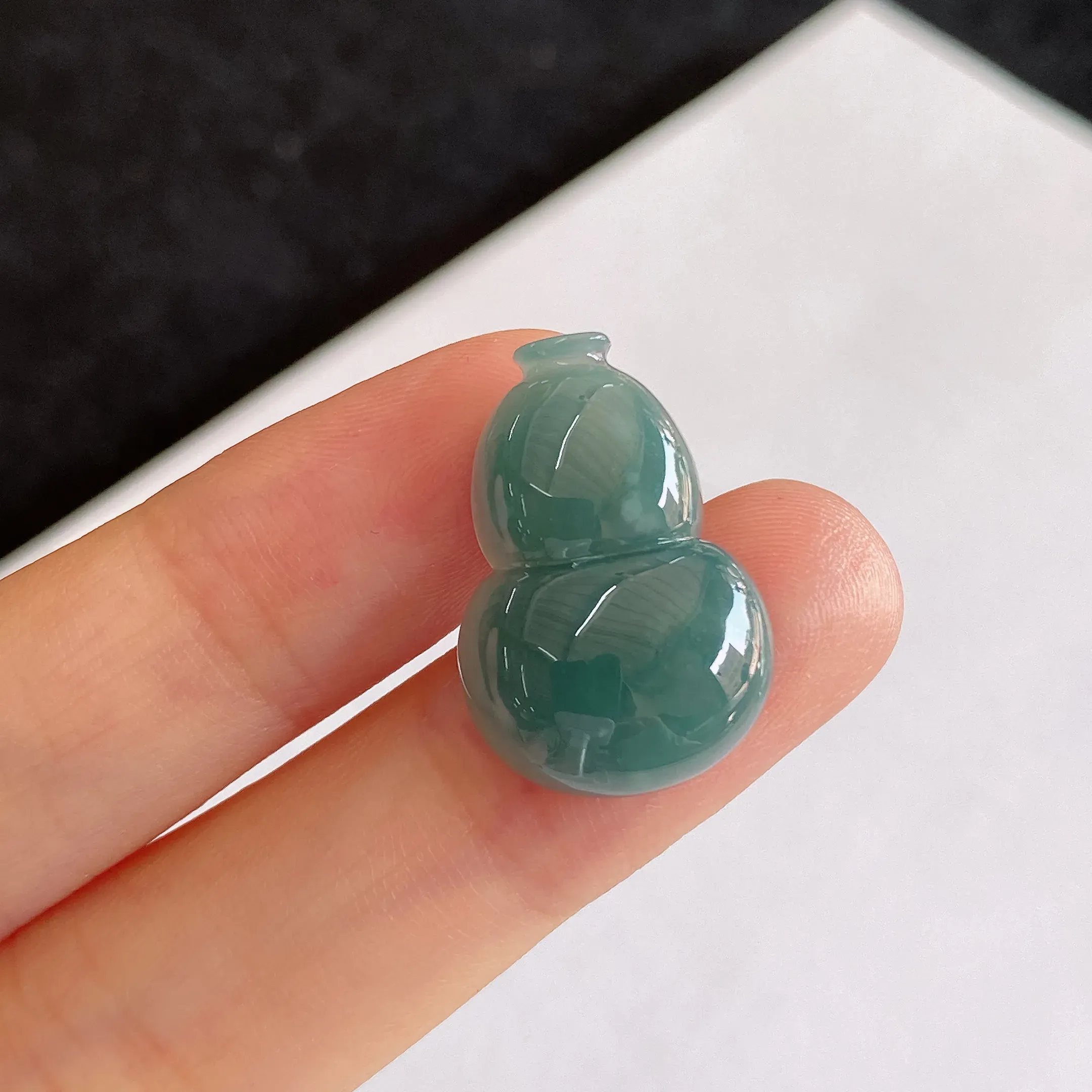 翡翠冰糯种蓝色葫芦