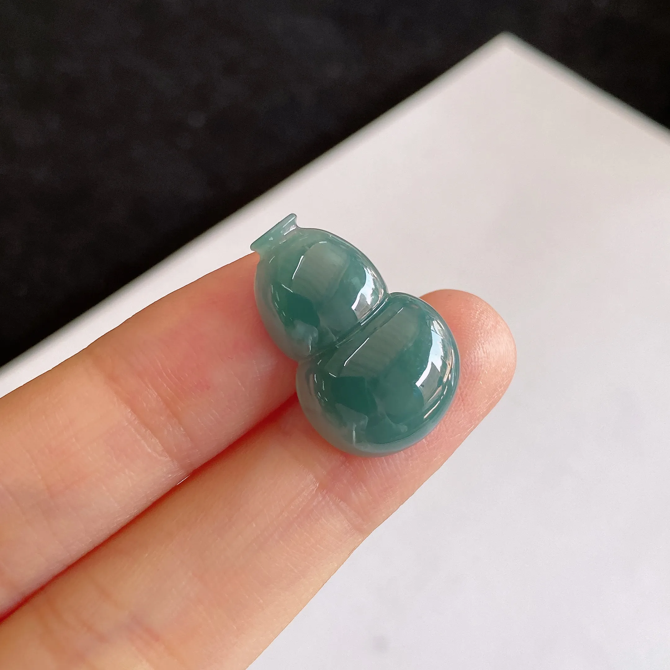 翡翠冰糯种蓝色葫芦