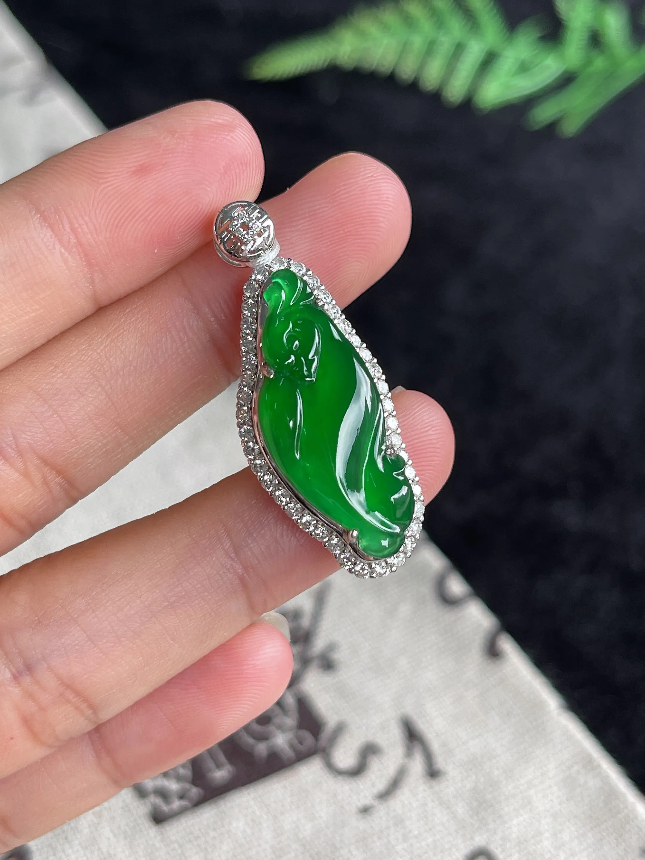 翡翠冰糯种绿色翡翠