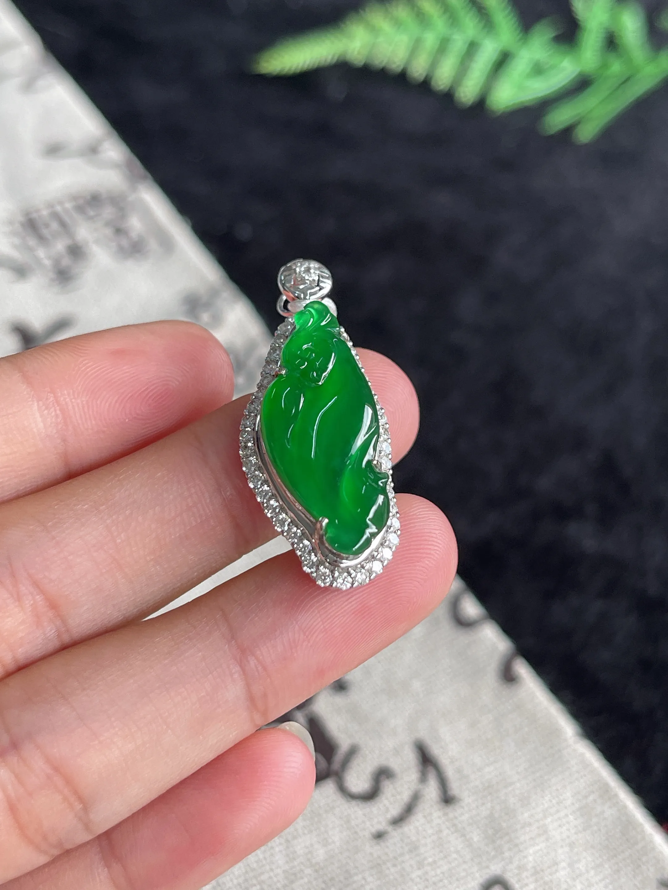 翡翠冰糯种绿色翡翠