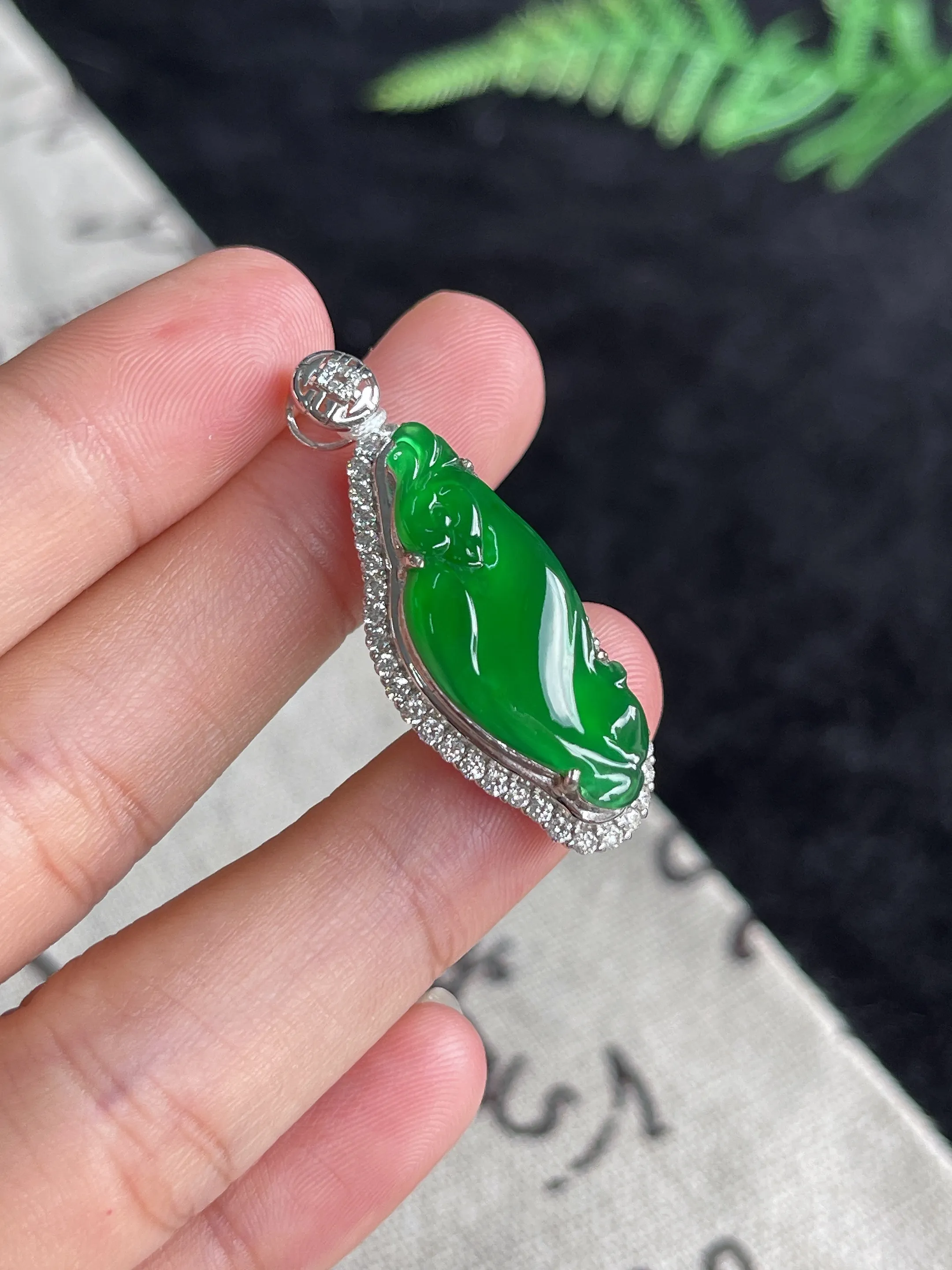 翡翠冰糯种绿色翡翠