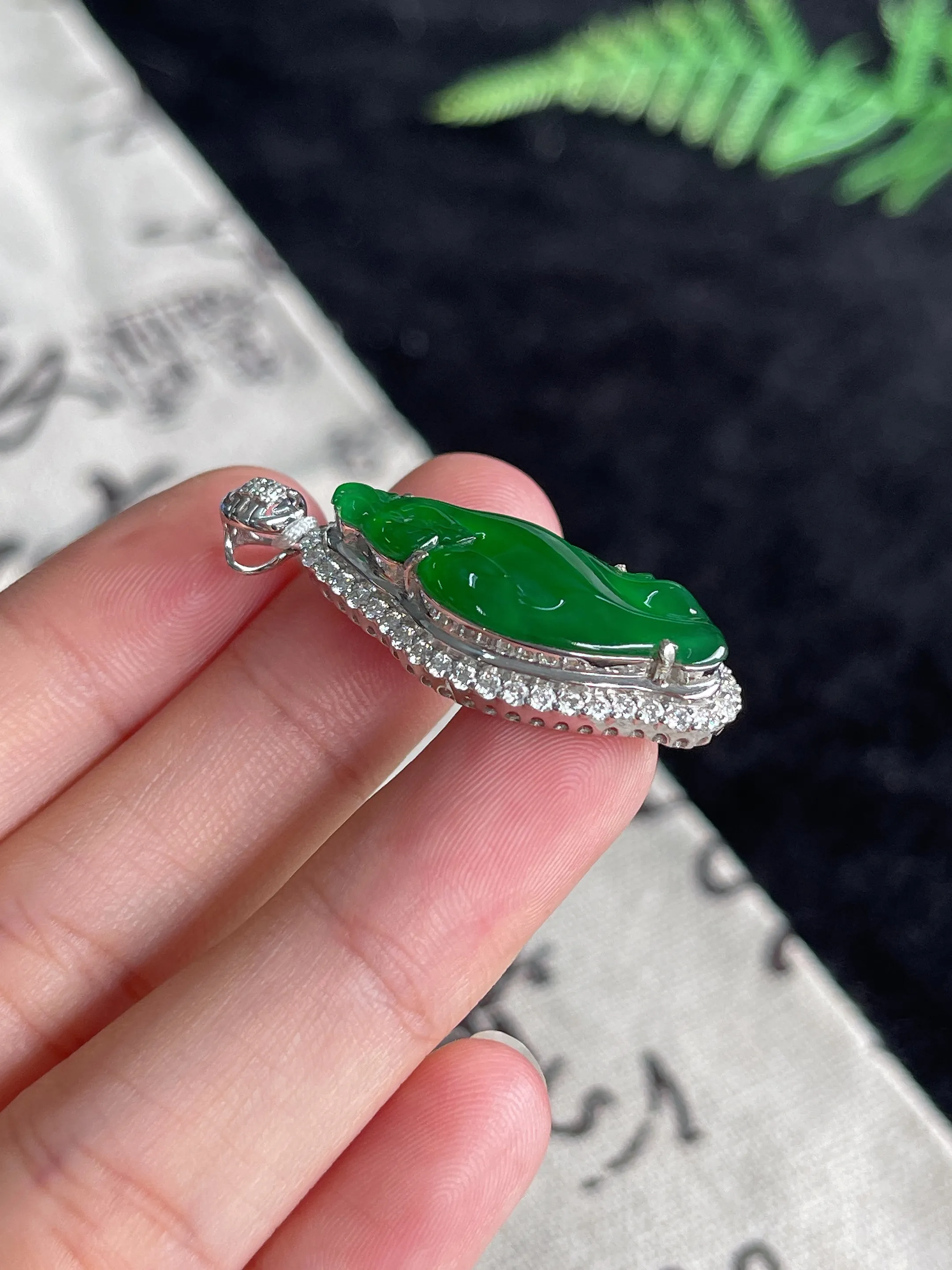 翡翠冰糯种绿色翡翠