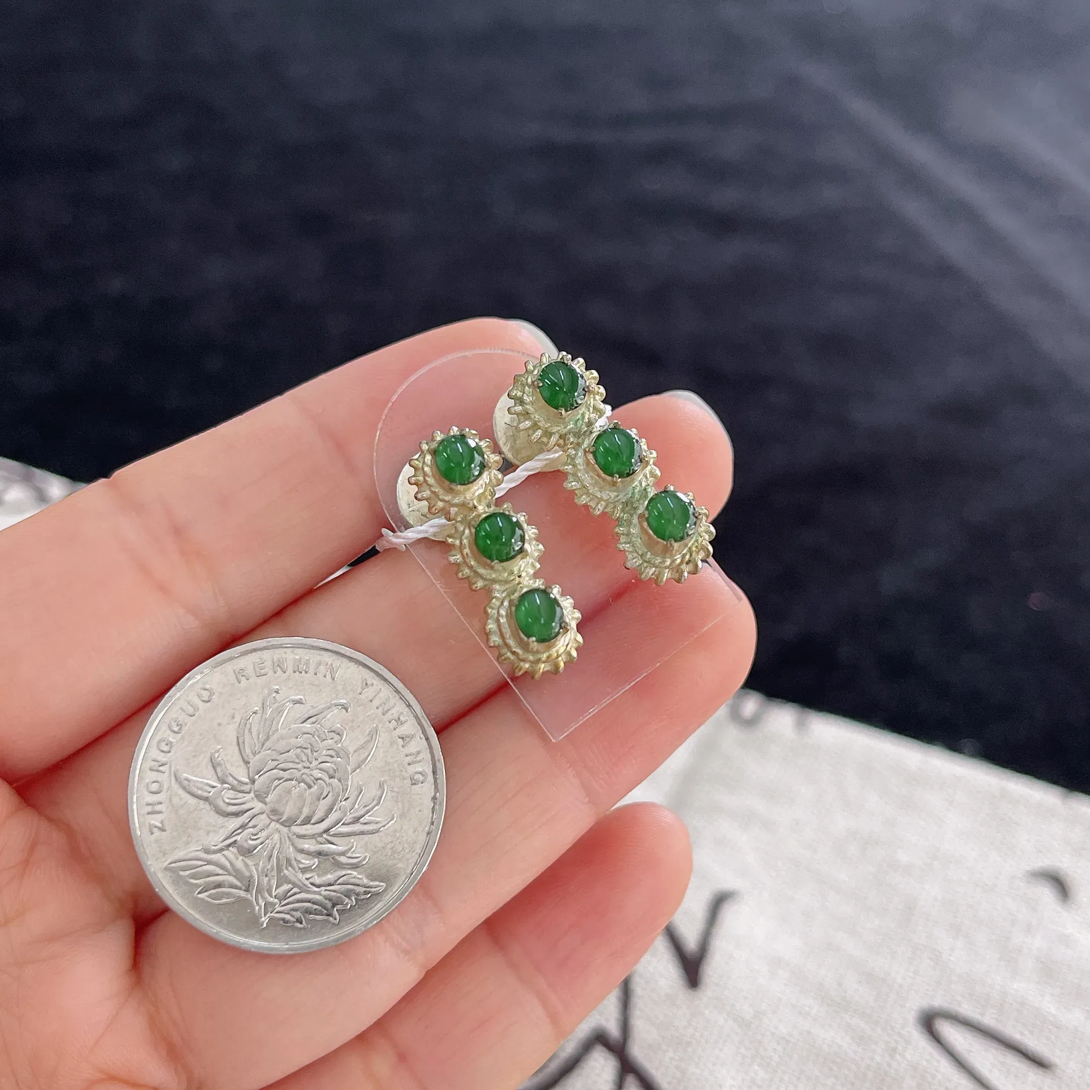 翡翠圆/椭圆形，价格为单颗价格，随机发