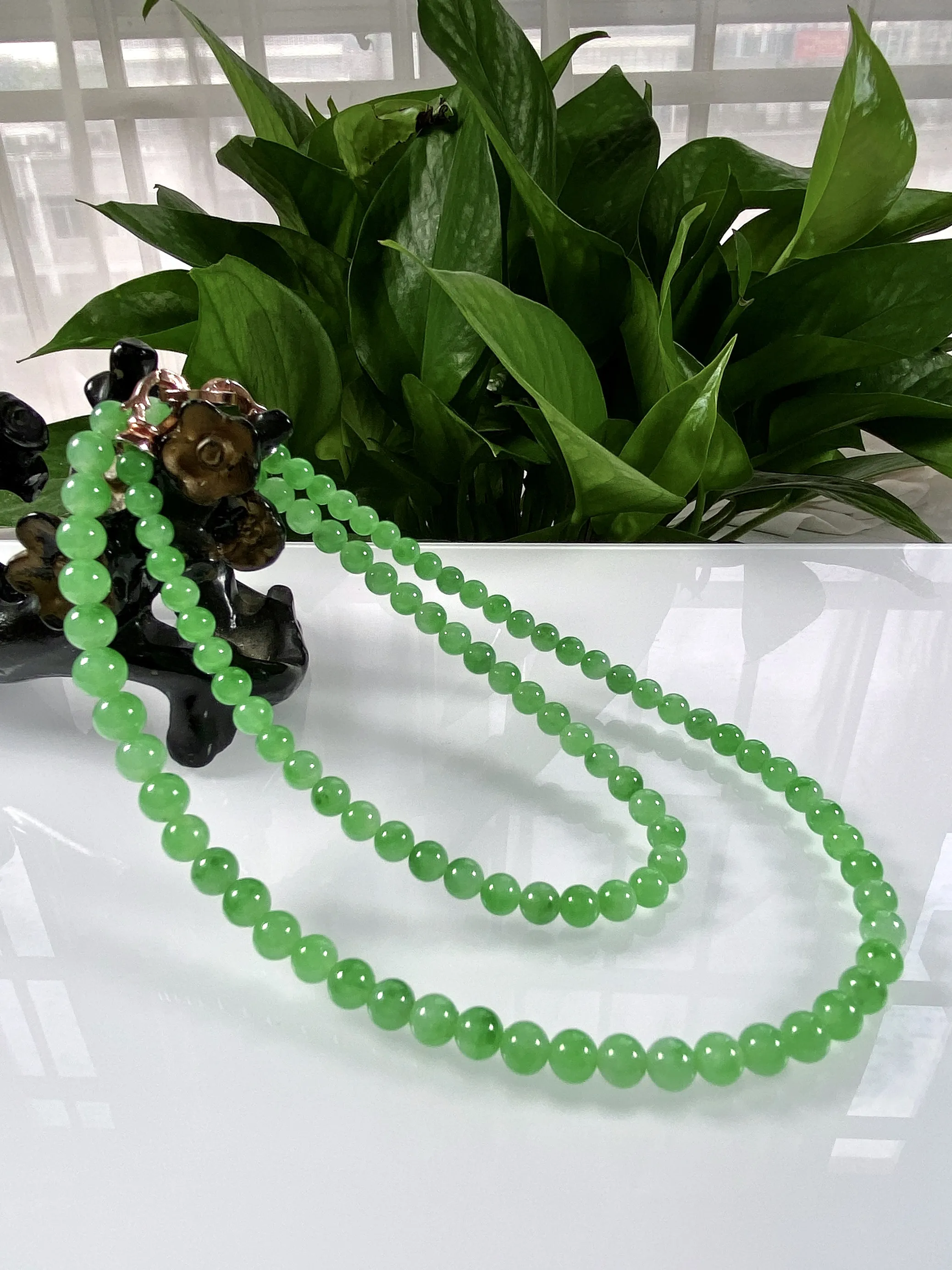 收藏级别，缅甸天然翡翠A货，卡6.6冰种起胶满绿阳绿圆珠塔珠项链手链，尺寸：大珠6.6mm，小珠5m