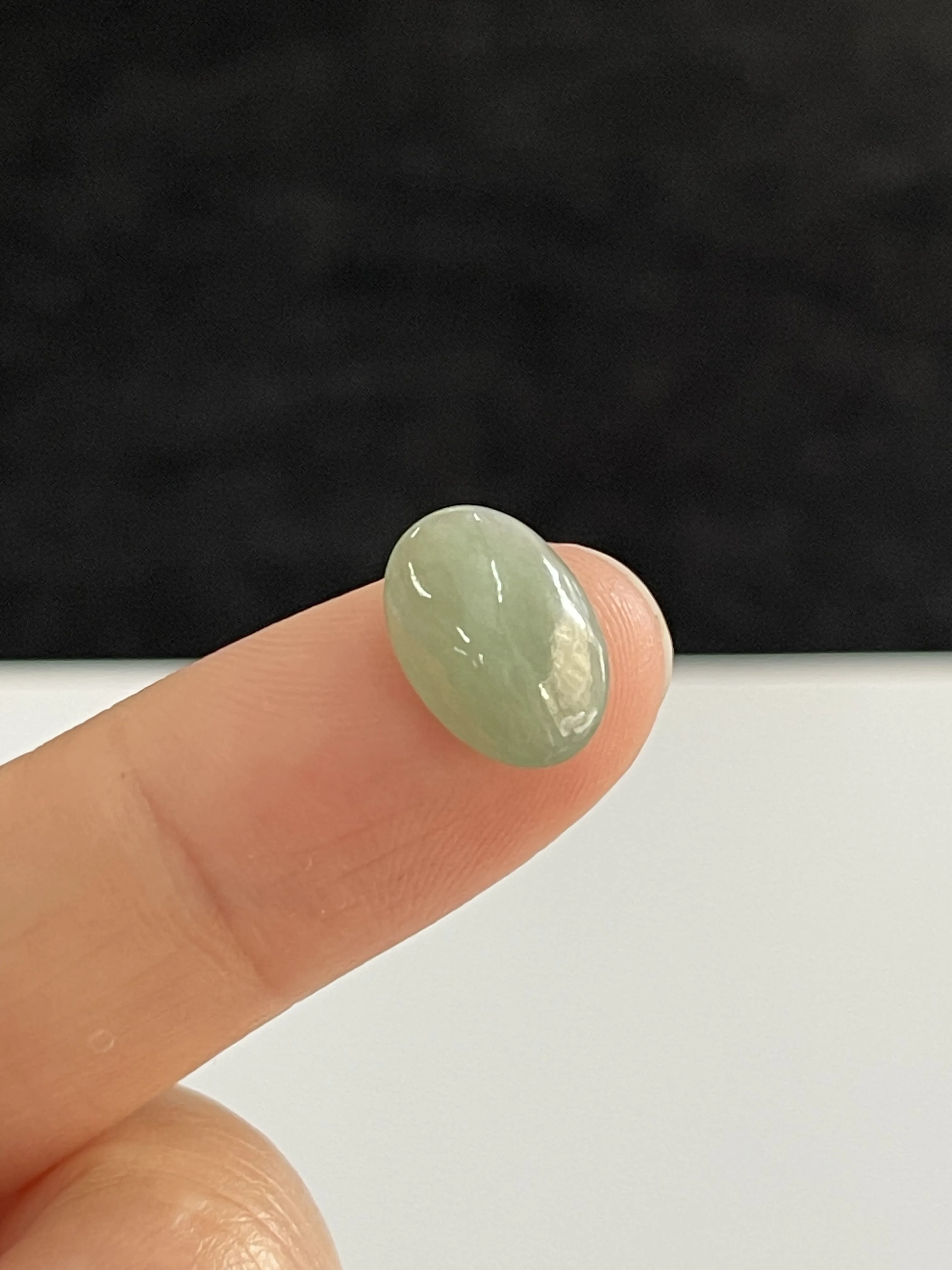 冰糯种淡绿色蛋面翡翠圆/椭圆形