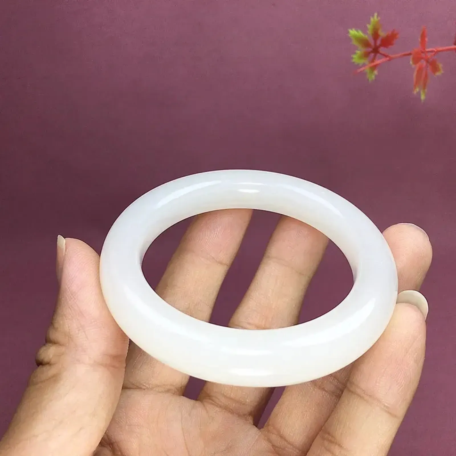 和田玉56.5圈口羊脂白玉手镯，白度一级，玉质细腻油润 底色纯净 脂粉好，品质好