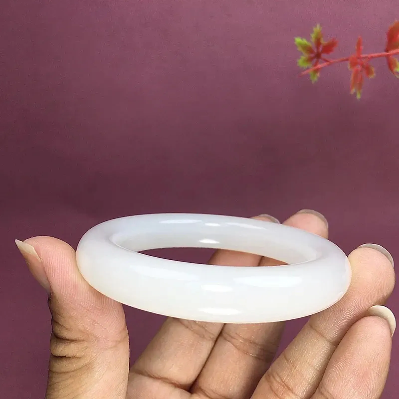 和田玉56.5圈口羊脂白玉手镯，白度一级，玉质细腻油润 底色纯净 脂粉好，品质好