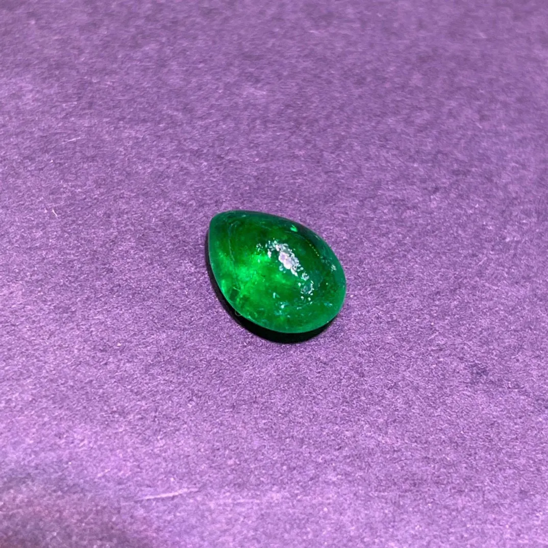 天然祖母绿水滴，水头足，VVG，微油，尺寸：10x7.2x4.8mm，重量：2.15克拉