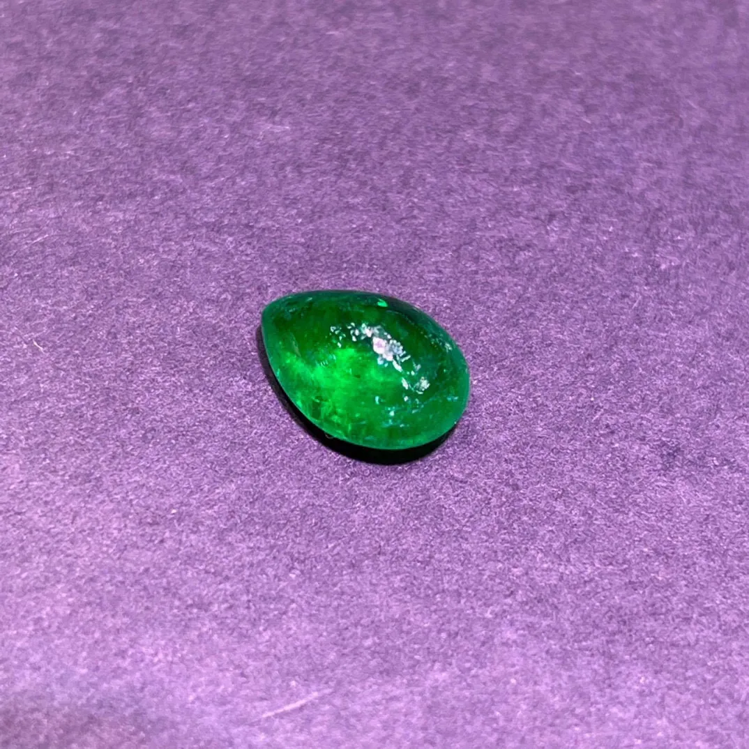 天然祖母绿水滴，水头足，VVG，微油，尺寸：10x7.2x4.8mm，重量：2.15克拉