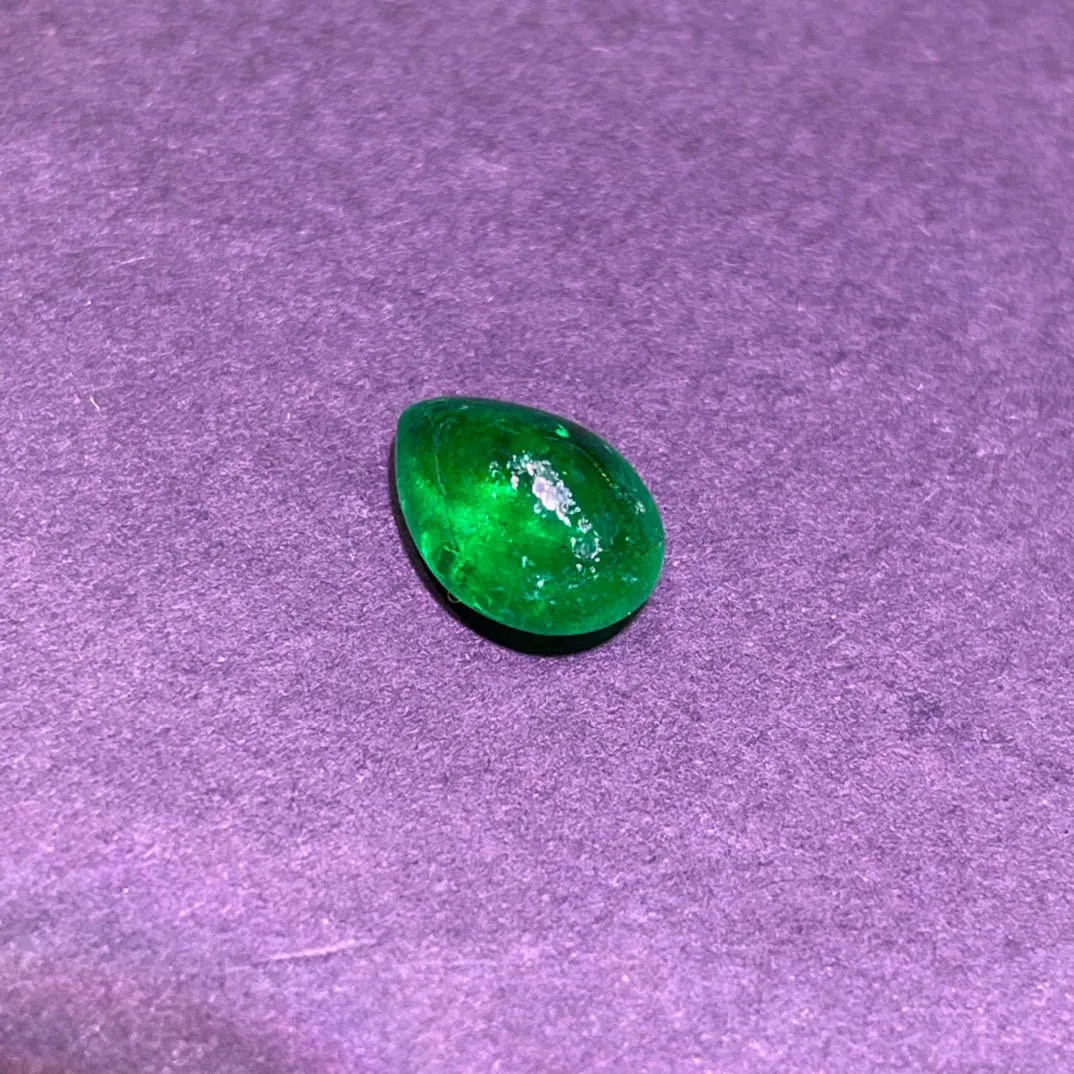 天然祖母绿水滴，水头足，VVG，微油，尺寸：10x7.2x4.8mm，重量：2.15克拉