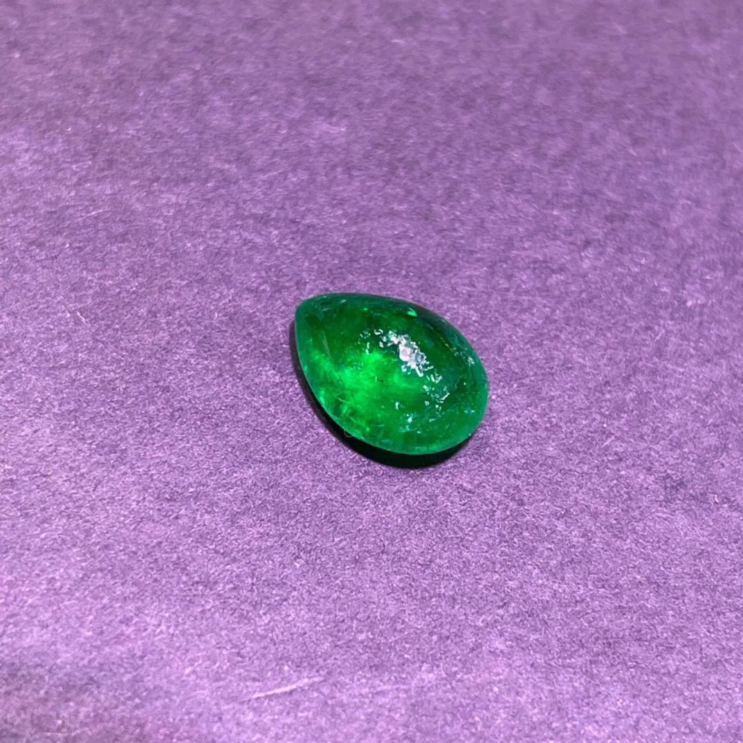 天然祖母绿水滴，水头足，VVG，微油，尺寸：10x7.2x4.8mm，重量：2.15克拉