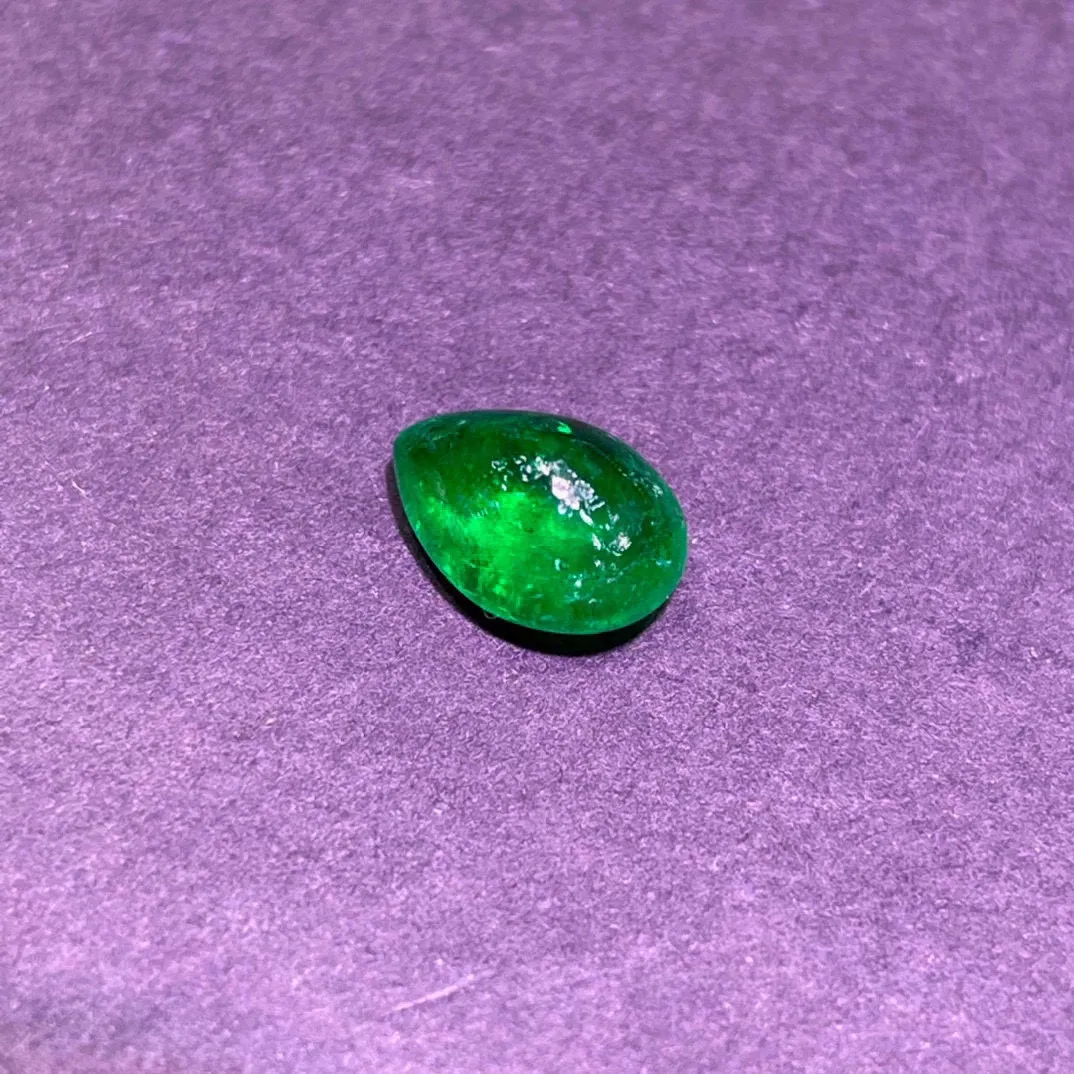 天然祖母绿水滴，水头足，VVG，微油，尺寸：10x7.2x4.8mm，重量：2.15克拉