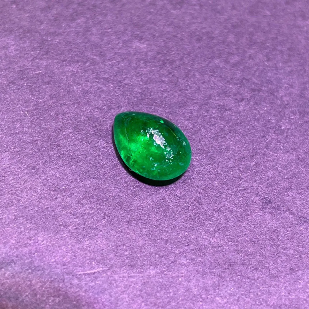 天然祖母绿水滴，水头足，VVG，微油，尺寸：10x7.2x4.8mm，重量：2.15克拉