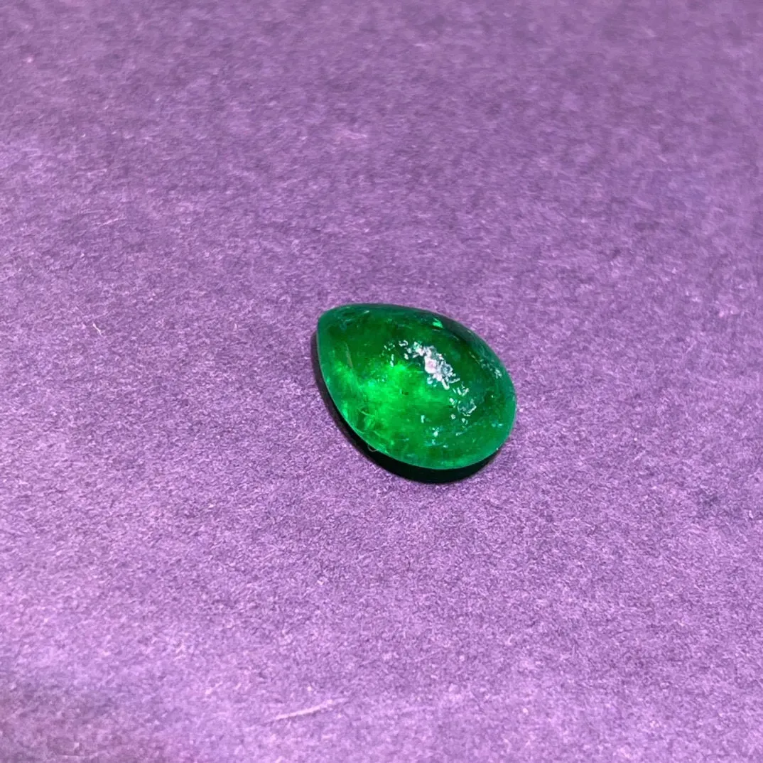 天然祖母绿水滴，水头足，VVG，微油，尺寸：10x7.2x4.8mm，重量：2.15克拉