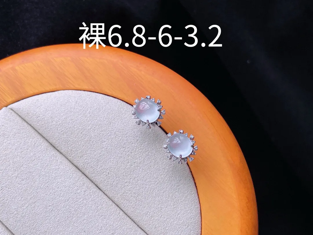 18K 冰种·蛋面耳钉

裸6.8-6-3.2