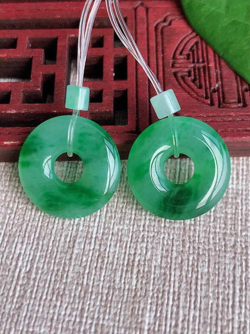 自然光拍摄天然A货翡翠老坑冰种飘绿平安环吊坠一对  尺寸17×3.3mm