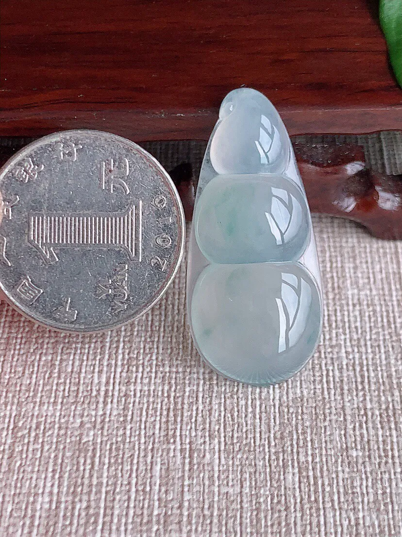 a货翡翠老坑冰种飘花四季豆福豆平安豆吊坠 尺寸36.5×16.5×5.5mm 重量6.02g 0919