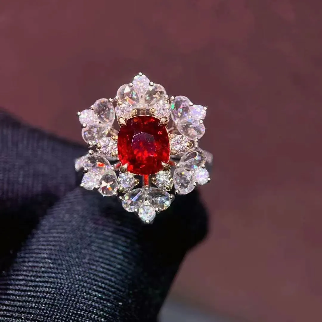 天然红宝石戒指吊坠两用款！18k真金真钻镶嵌！总重：8g；主石重约2.52ct；主石尺寸：8*7；