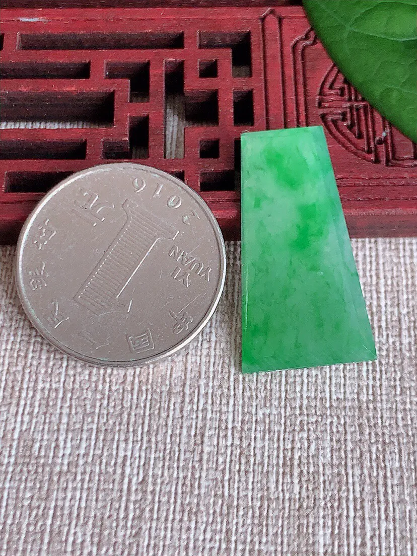 a货翡翠老坑冰种飘绿无事牌镶嵌件 尺寸29×15.6×2.3mm