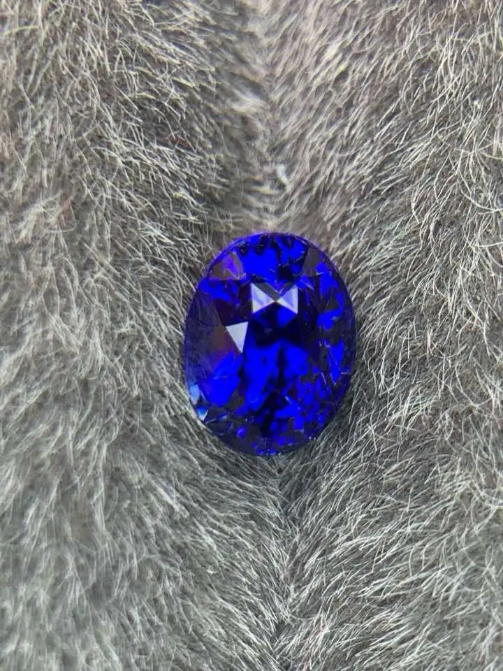 AIG天然皇家蓝蓝宝石1.41ct 漂亮浓郁皇家蓝颜色 晶体通透玻璃体 满火彩 微带细小小宝体！