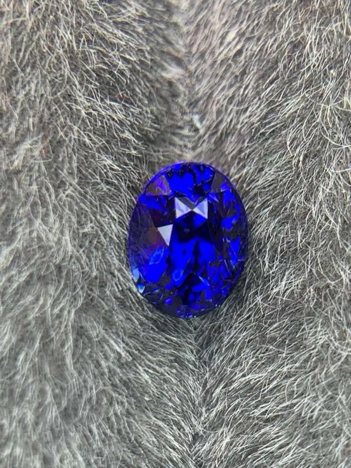 AIG天然皇家蓝蓝宝石1.41ct 漂亮浓郁皇家蓝颜色 晶体通透玻璃体 满火彩 微带细小小宝体！