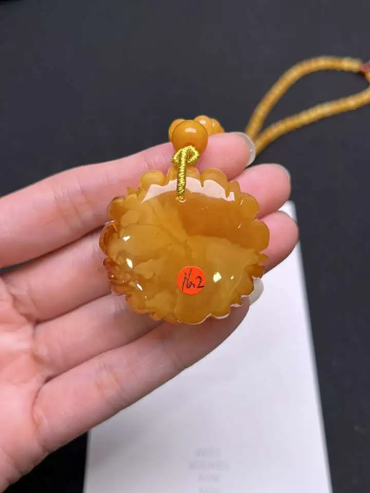 天然俄料蜜糖色蜜蜡牡丹花吊坠 饱满圆润 实物惊艳️ 尺寸35.9×38.8×21.2mm 坠重16.2克 一套重27.3克