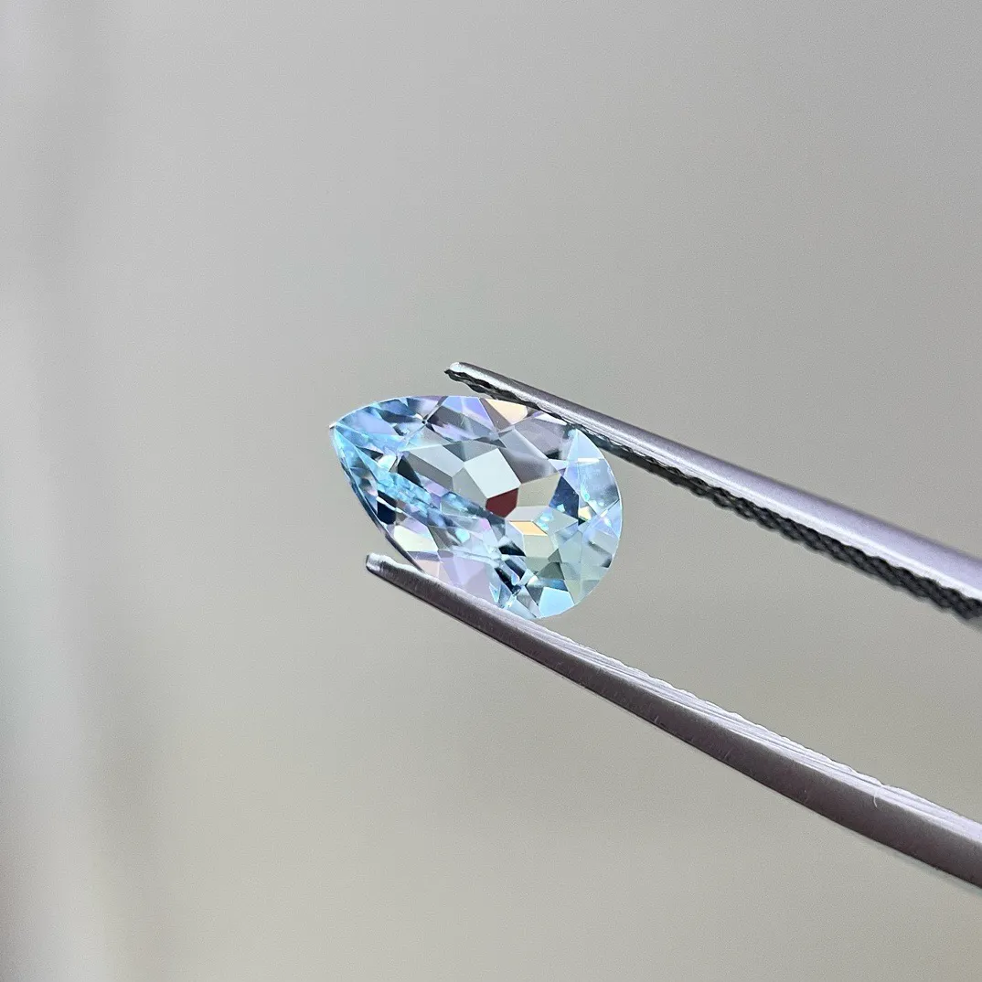 1.57克拉天然海蓝宝裸石，10.1×6.9×4.3mm