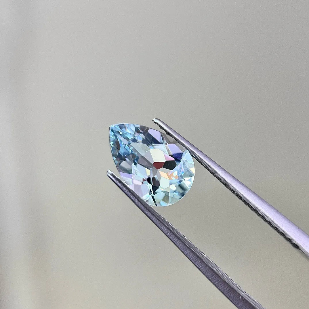 1.57克拉天然海蓝宝裸石，10.1×6.9×4.3mm