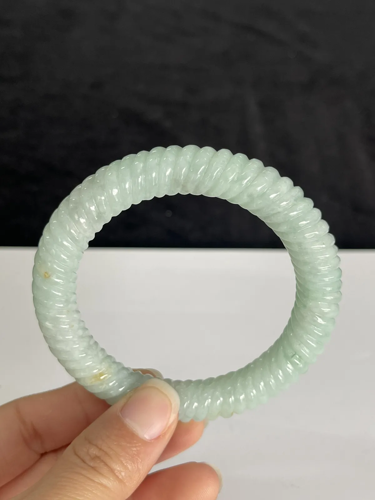 翡翠糯化种白色手镯，特色麻花镯