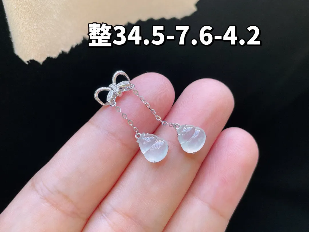 18K 冰种·葫芦
 
  整34.5-7.6-4.2