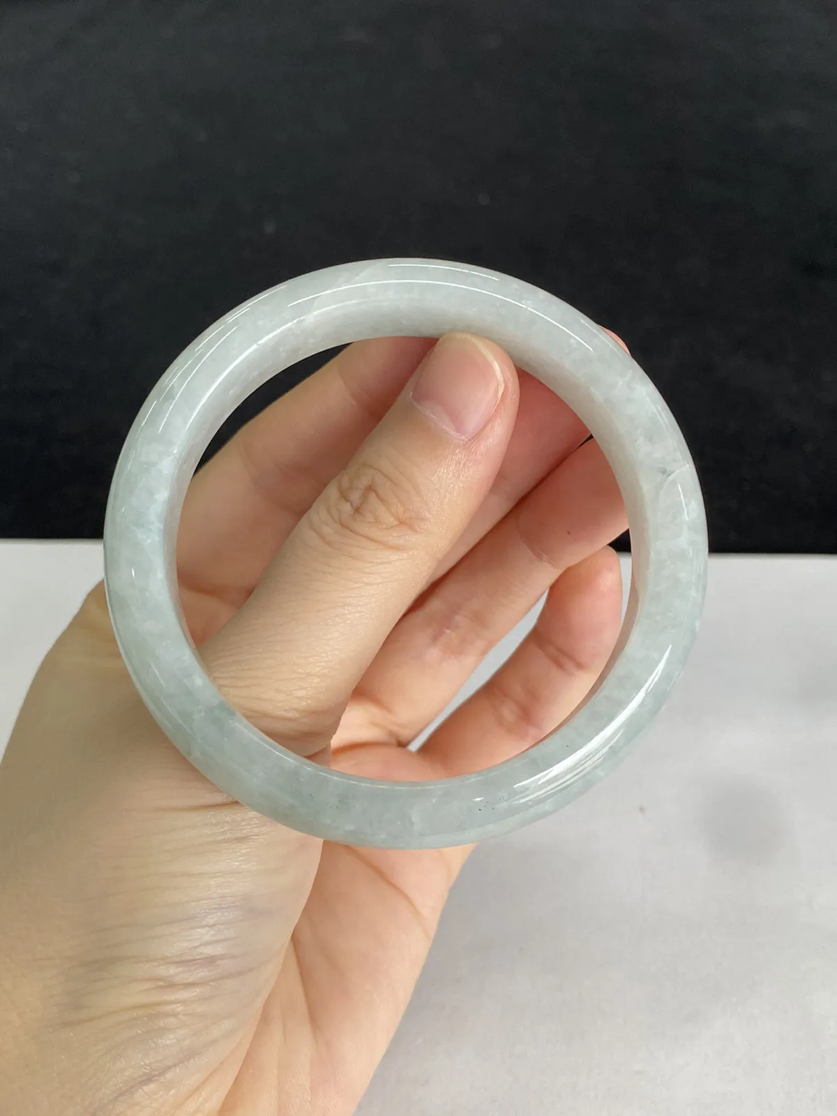 正圈54圈口，翡翠豆种白色手镯