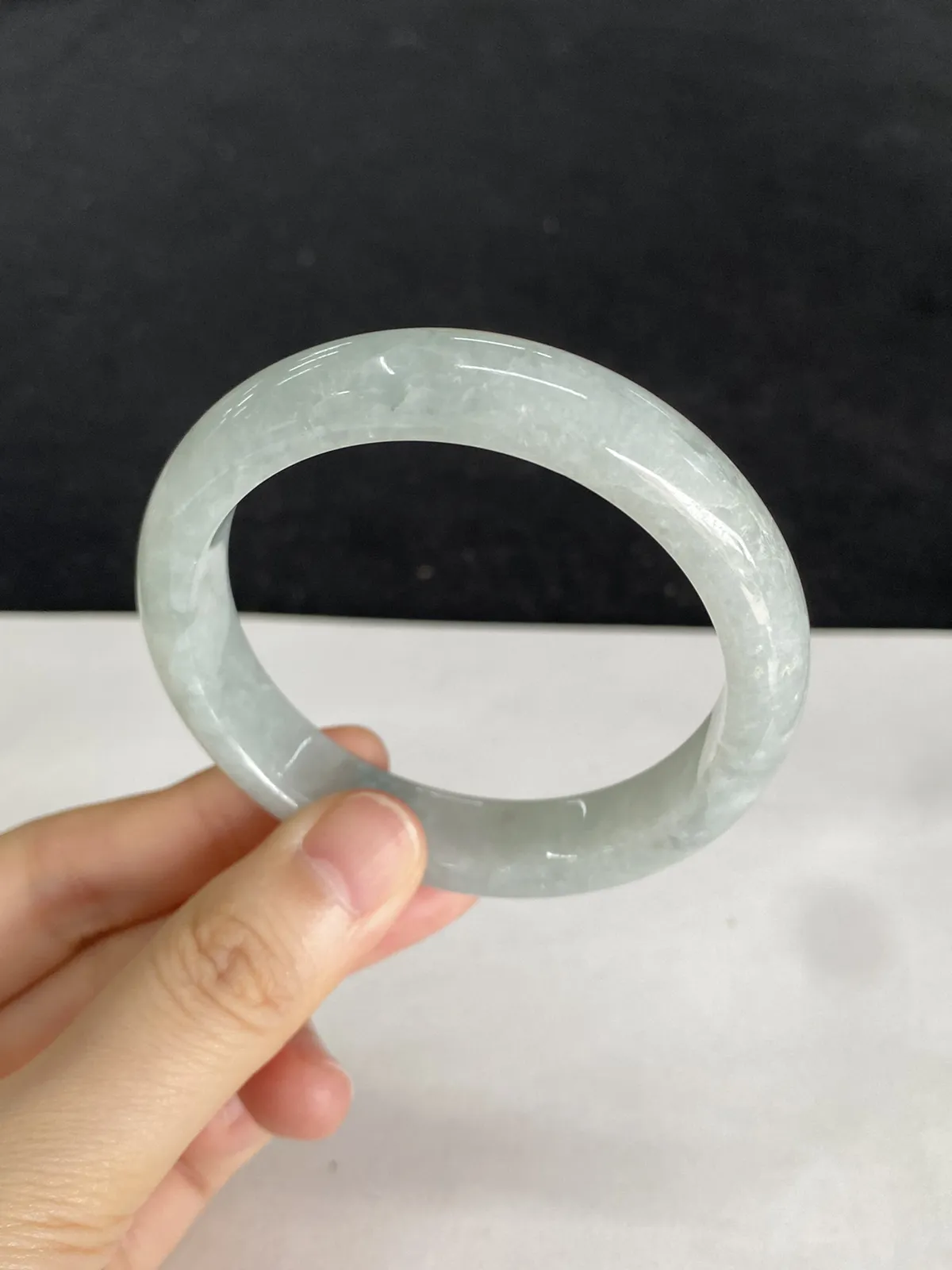 正圈54圈口，翡翠豆种白色手镯