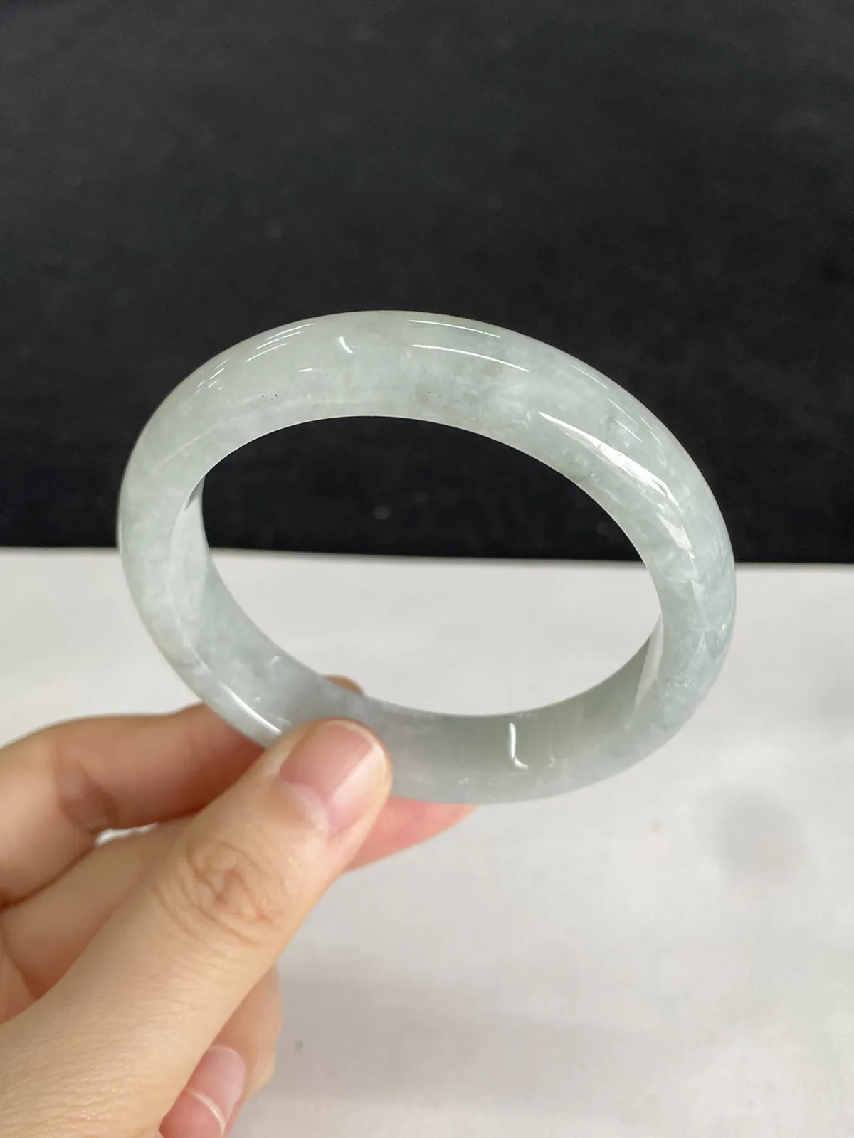 正圈54圈口，翡翠豆种白色手镯