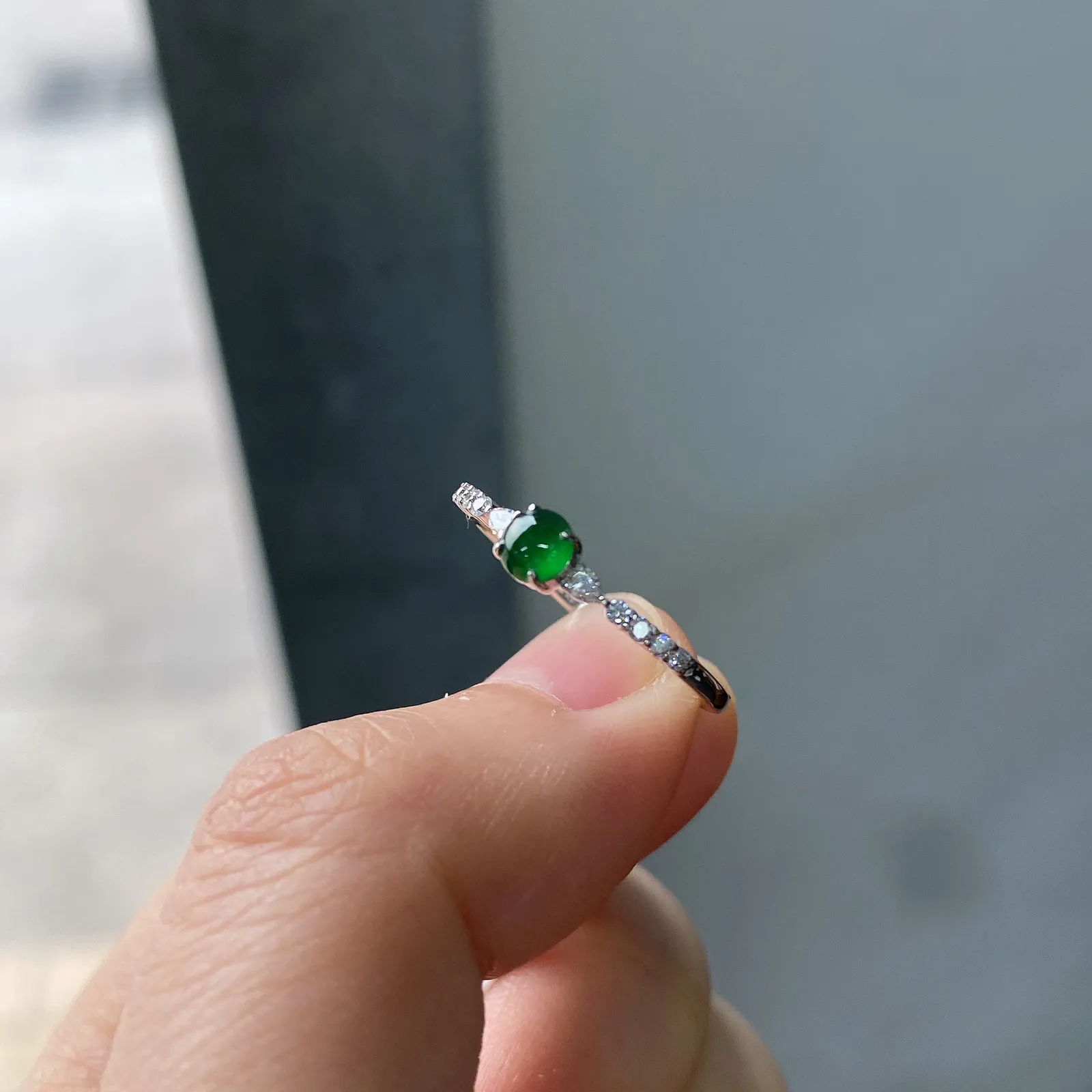 翡翠冰种满绿女戒，18k金伴钻石镶嵌