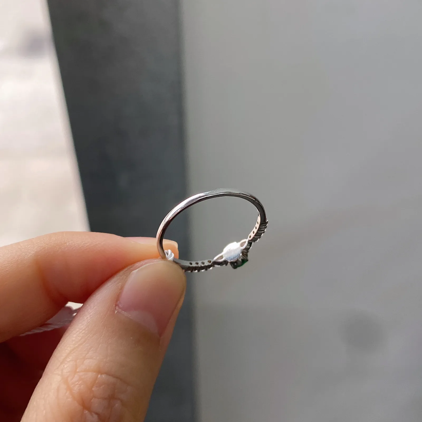 翡翠冰种满绿女戒，18k金伴钻石镶嵌