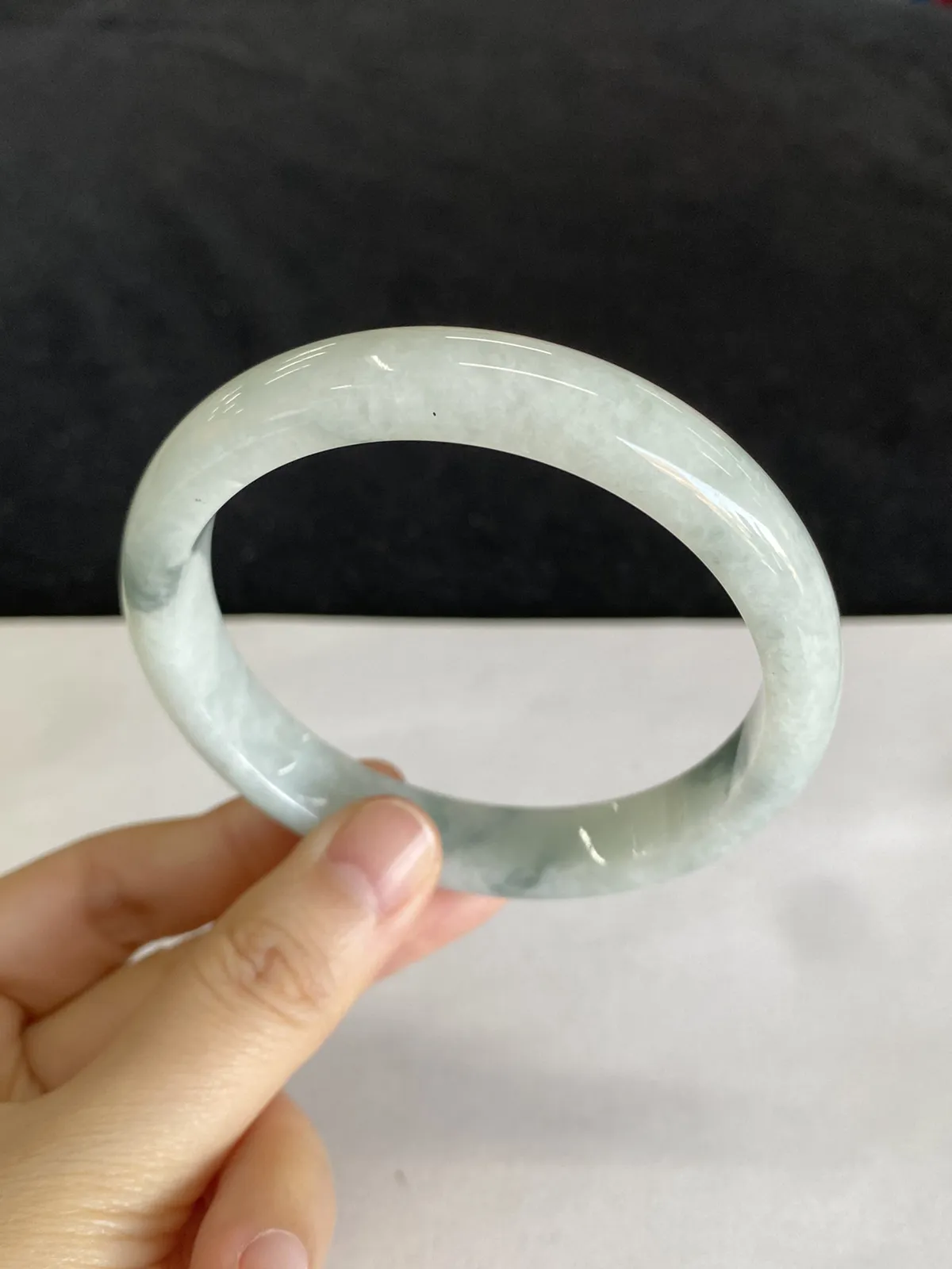 正圈61.5圈口，翡翠飘绿手镯