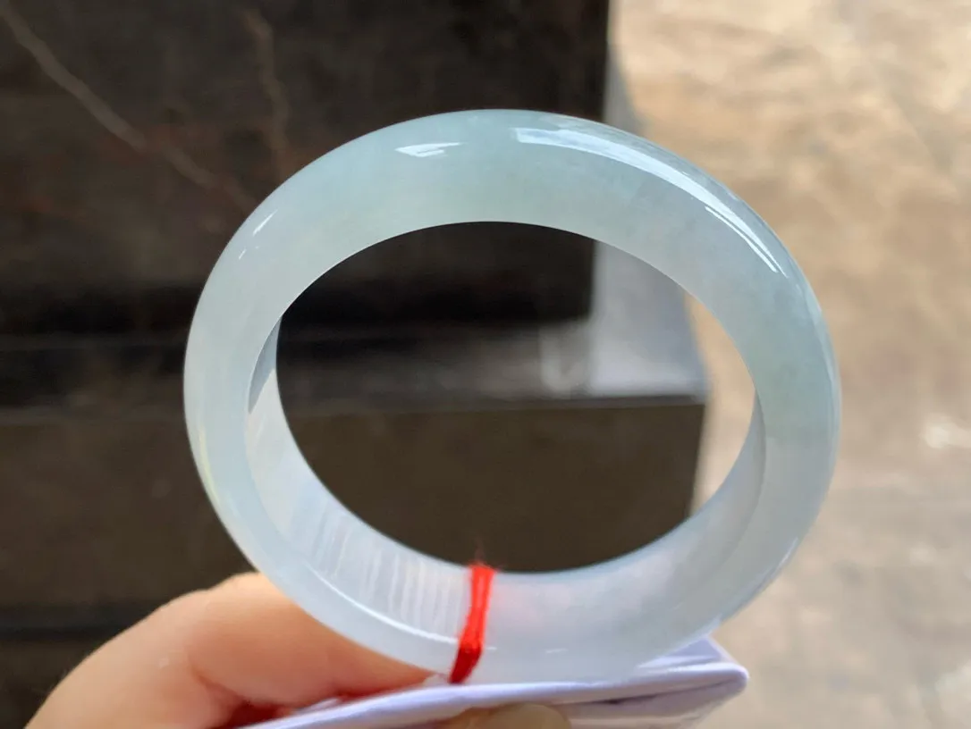 糯冰种宽版手镯
尺寸：58-15.6-9mm
种水好～版型优秀 白月光无瑕疵