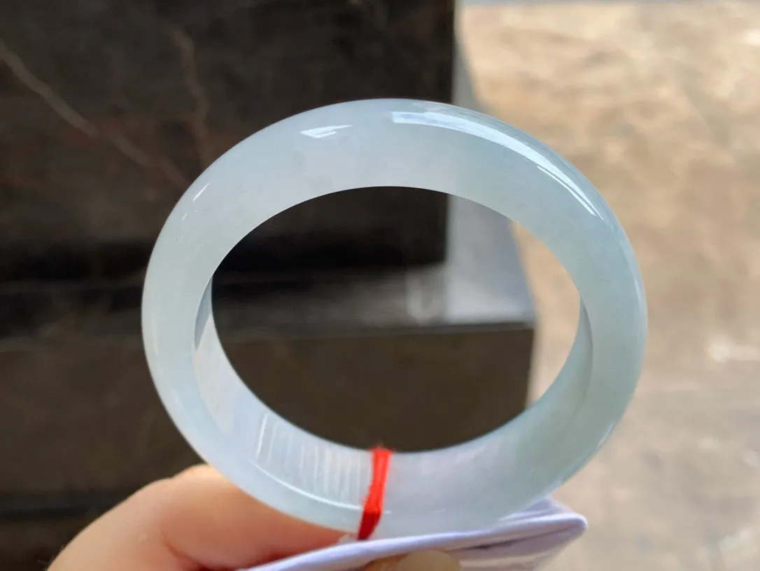 糯冰种宽版手镯
尺寸：58-15.6-9mm
种水好～版型优秀 白月光无瑕疵