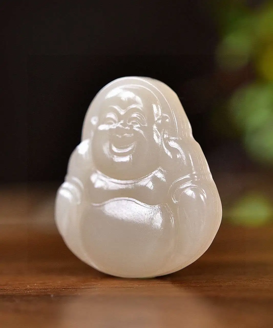 天然和田玉.藕粉.弥勒笑佛.玉坠.玉质细腻油润.造型简洁优美.弥勒佛袒胸露腹.笑容可掬.量大福大.大肚能容.容天下难容之事.开口便笑.笑世间可笑之人.寓意大肚无忧.笑口常开.尺寸31/28.7/6.7重9.91克.