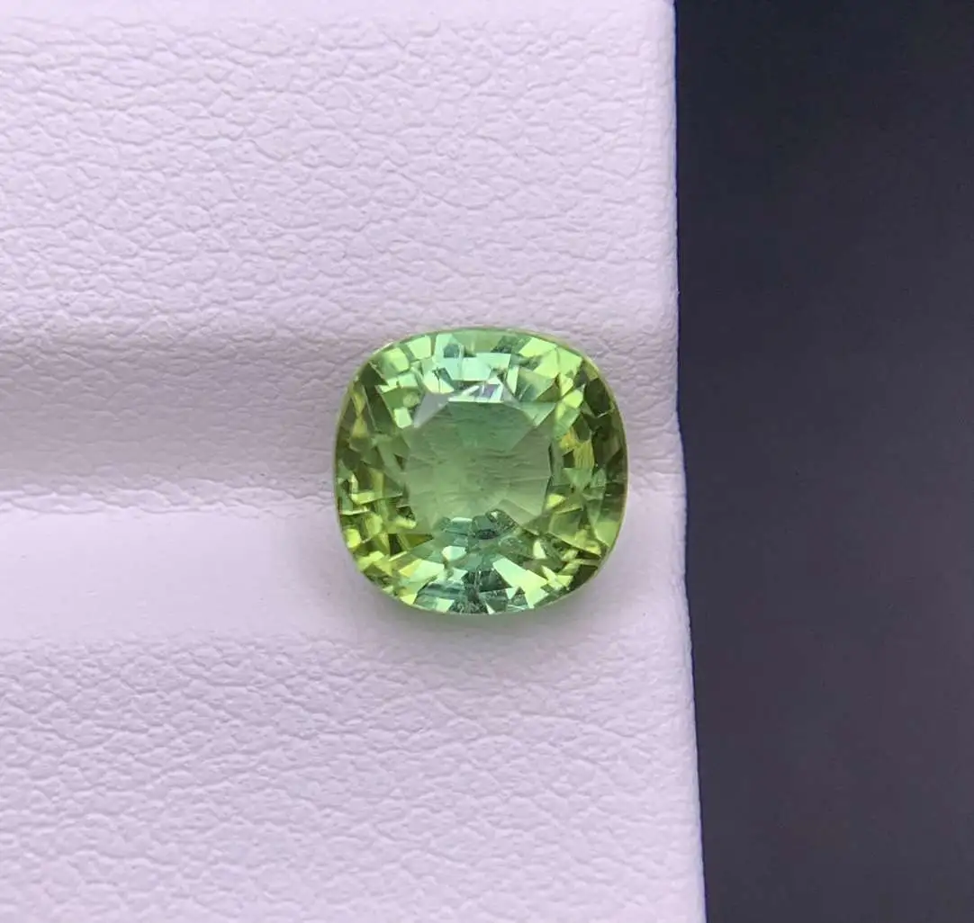 3.59克拉天然绿碧玺  颜色漂亮  火彩棒 尺寸约8.2×8×6.7mm