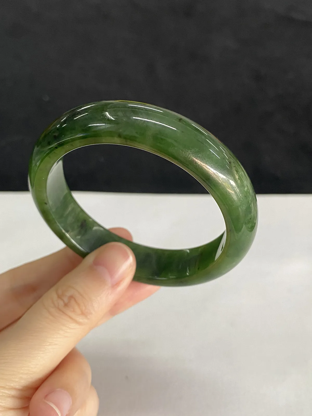 和田玉（碧玉）手镯，菠菜绿老坑料卡53.2
