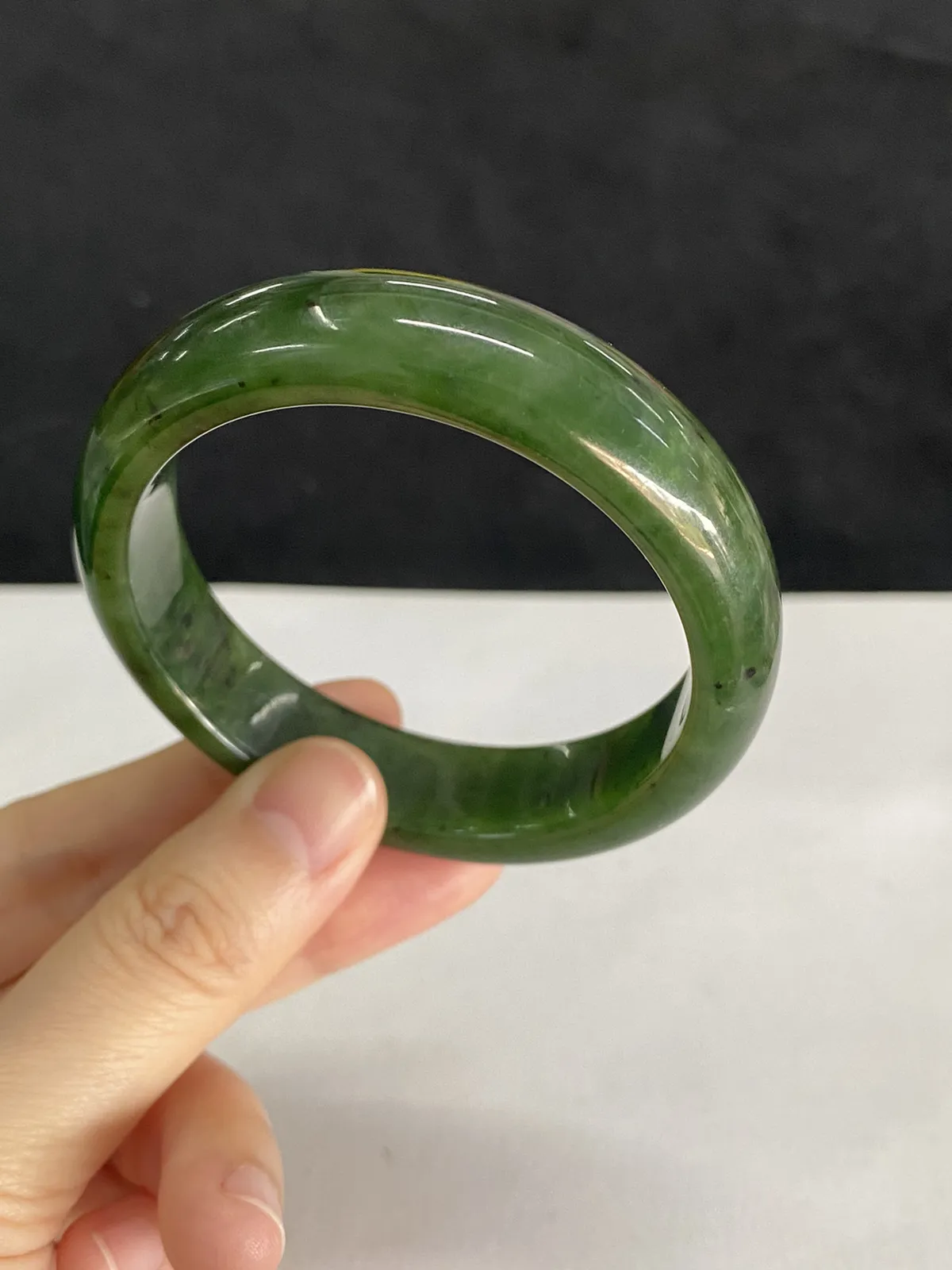 和田玉（碧玉）手镯，菠菜绿老坑料卡53.2