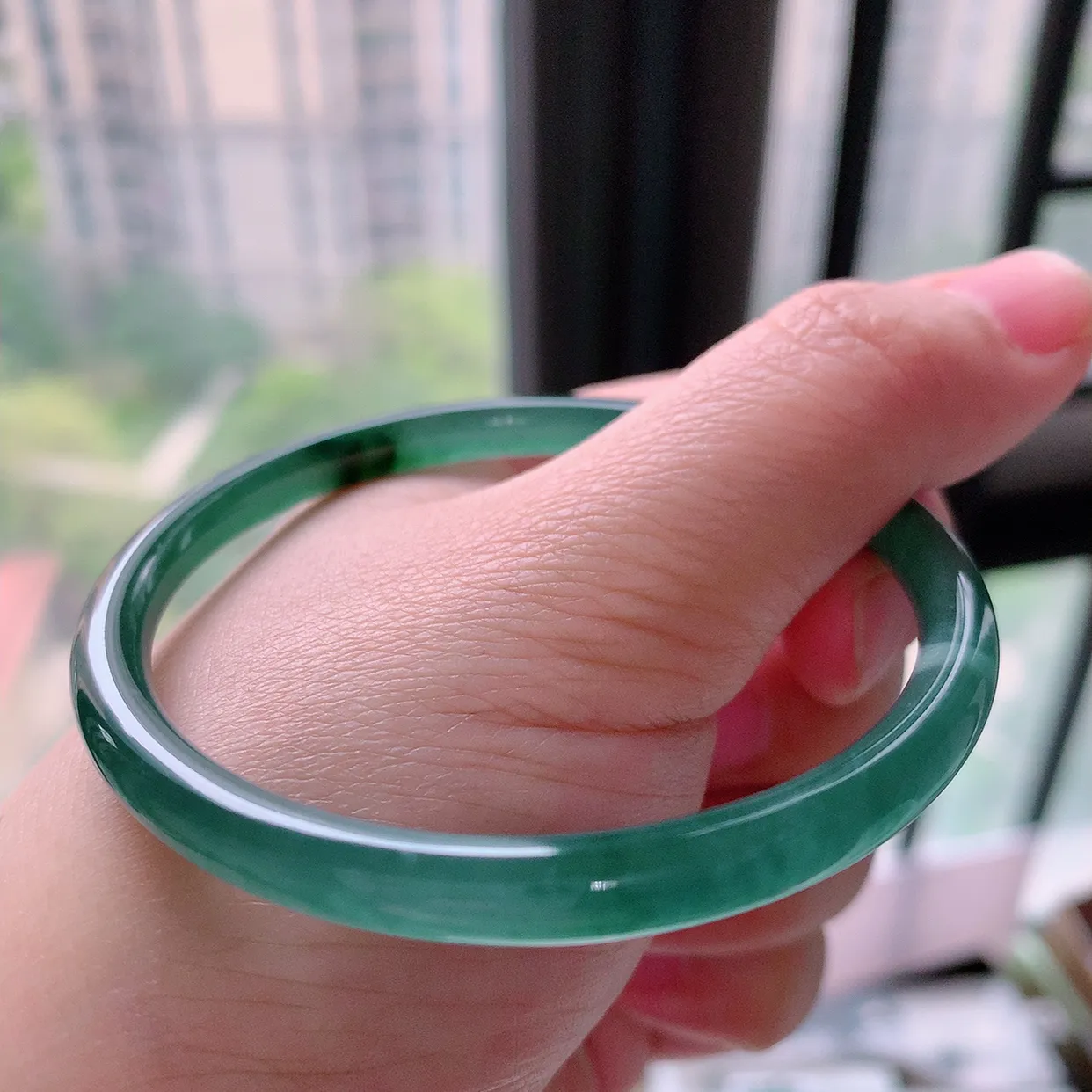 57圈口 冰胶飘花圆条手镯： 天然翡翠 自然光实拍  底子细腻  种老肉细 上手大气上档次！011.3尺寸57-5.6mm