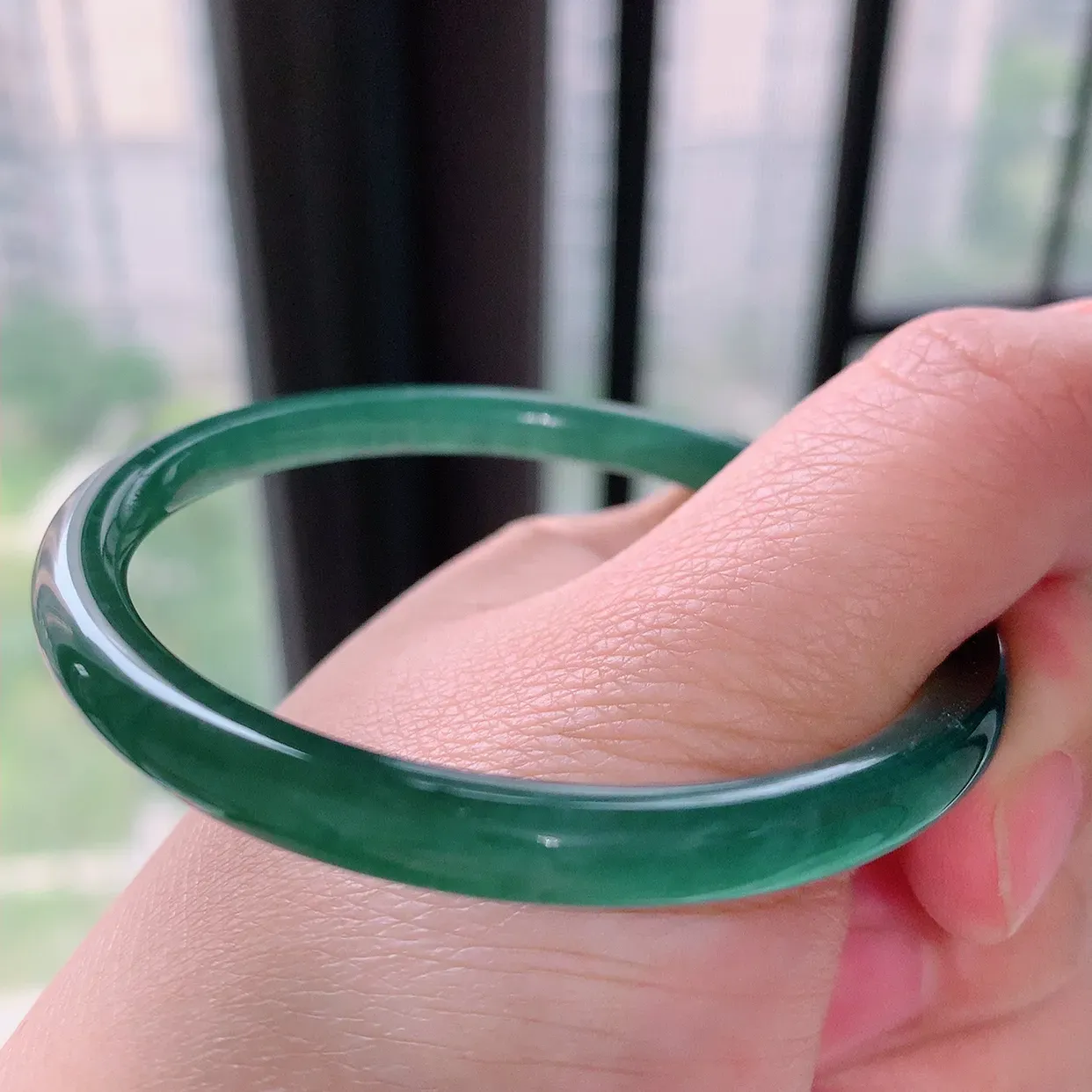 52圈口 冰胶雪花棉圆条手镯，自然光实拍，天然A货翡翠  底子细腻  种老肉细   上手大气上档次！#003.3尺寸52*5.5*mm