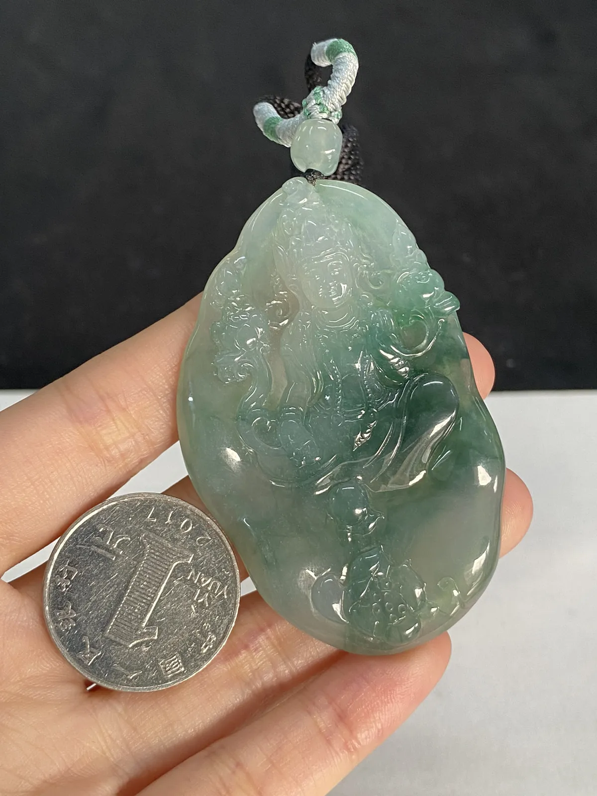 翡翠冰糯种绿色吊坠，配珠未测