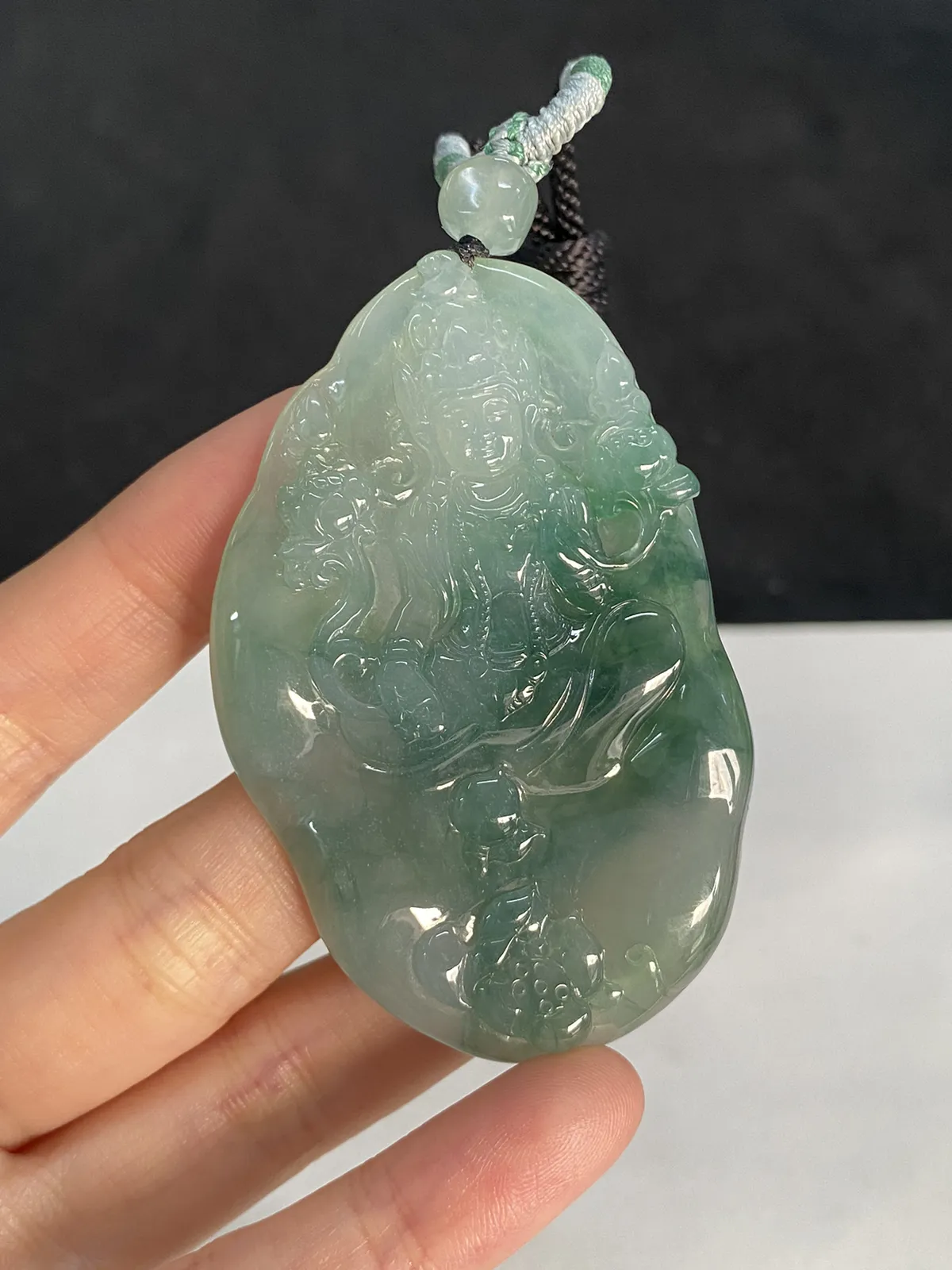 翡翠冰糯种绿色吊坠，配珠未测